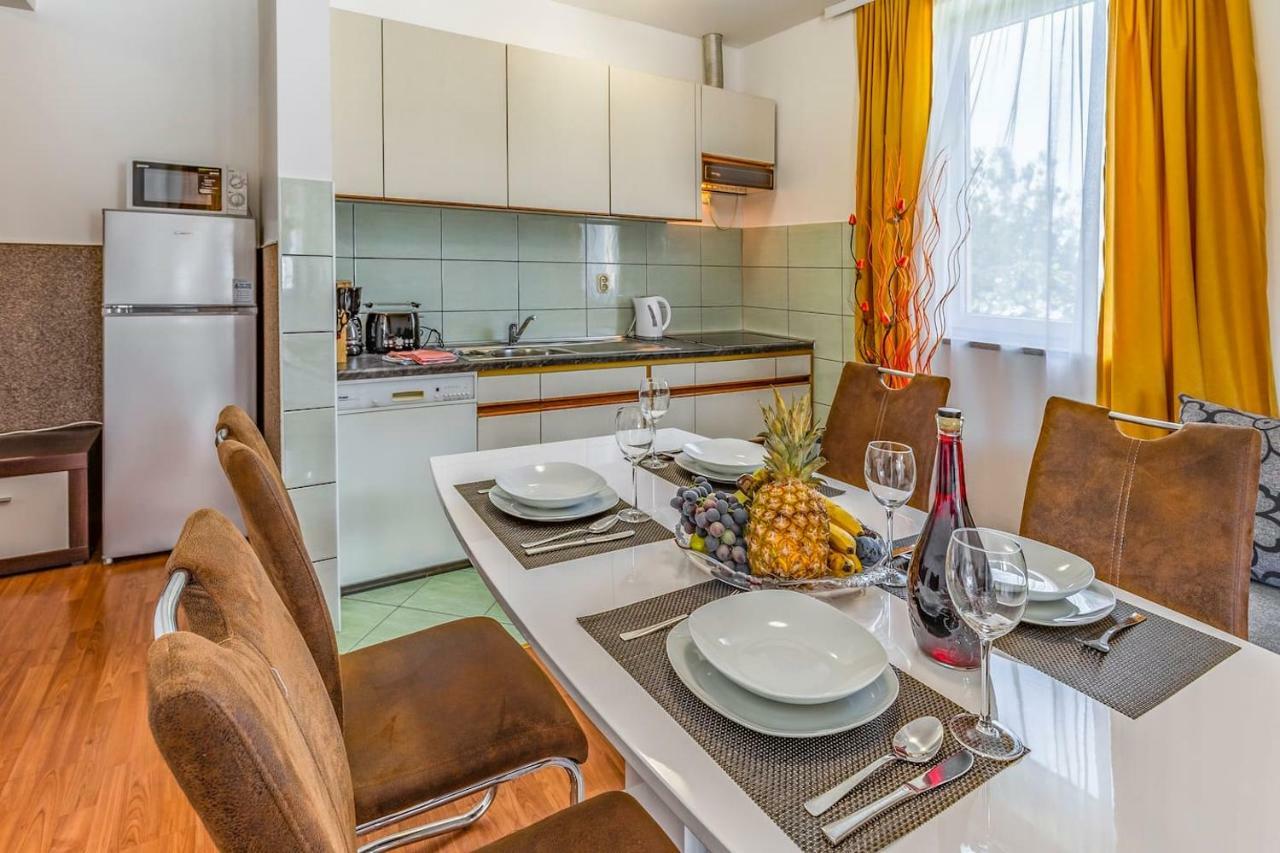 All Seasons Apartment Пула Экстерьер фото
