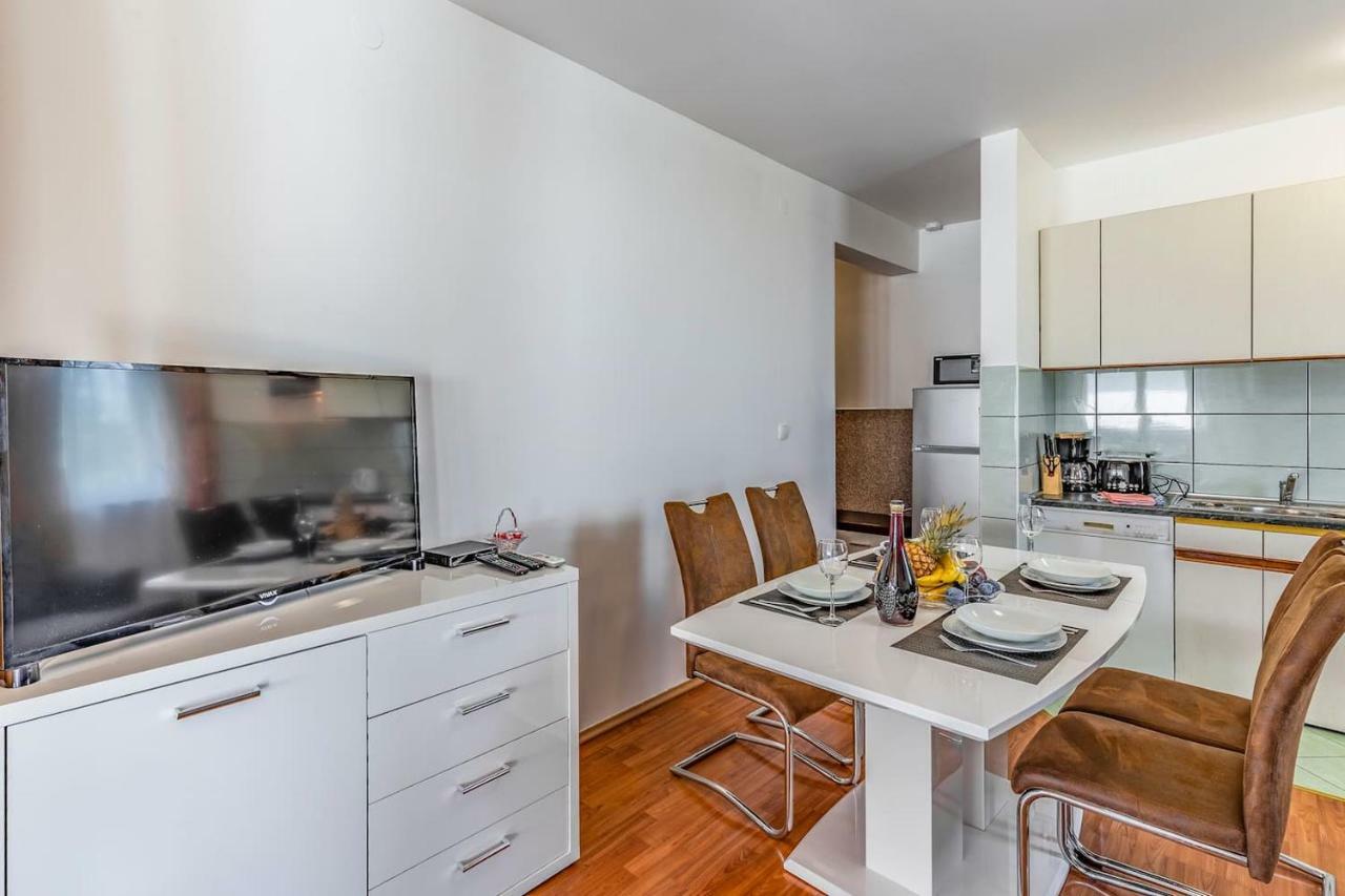 All Seasons Apartment Пула Экстерьер фото