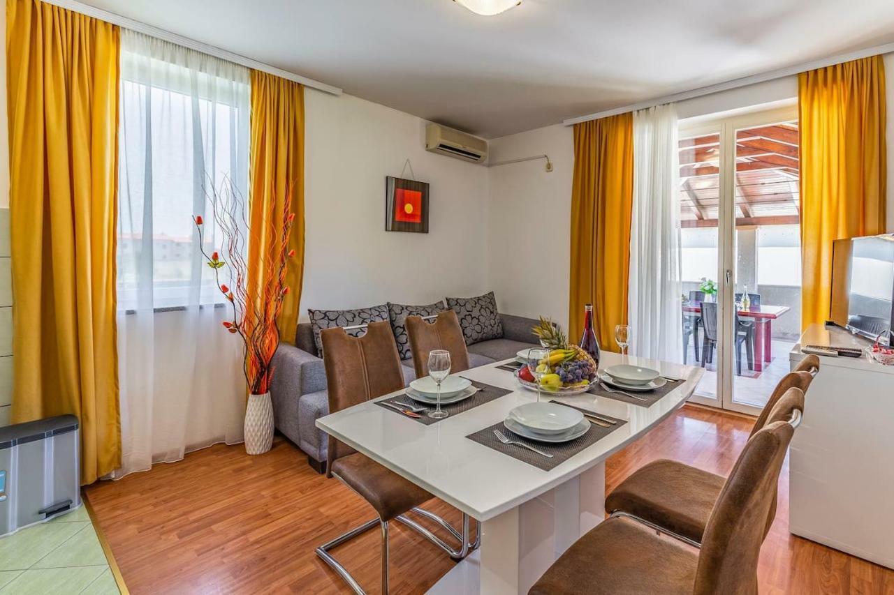 All Seasons Apartment Пула Экстерьер фото