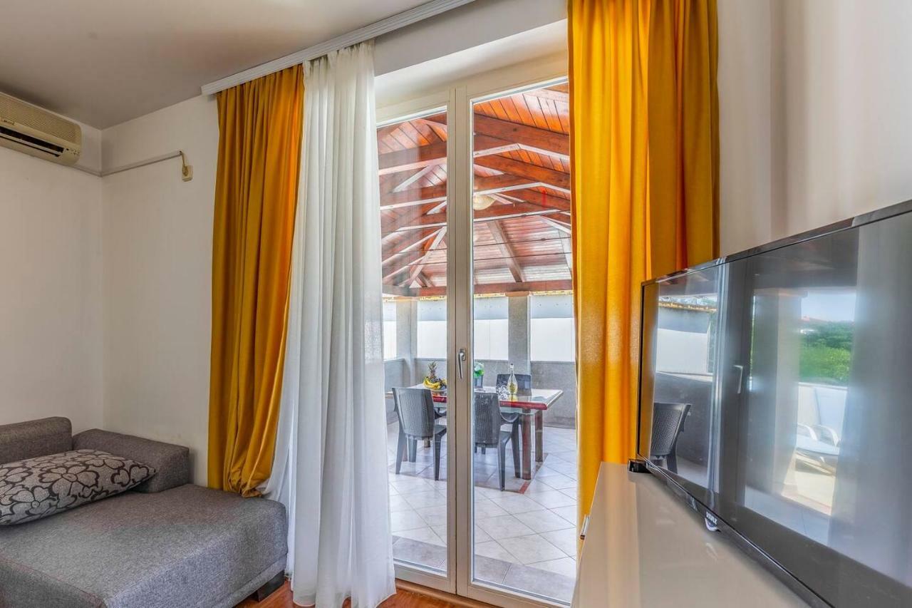 All Seasons Apartment Пула Экстерьер фото